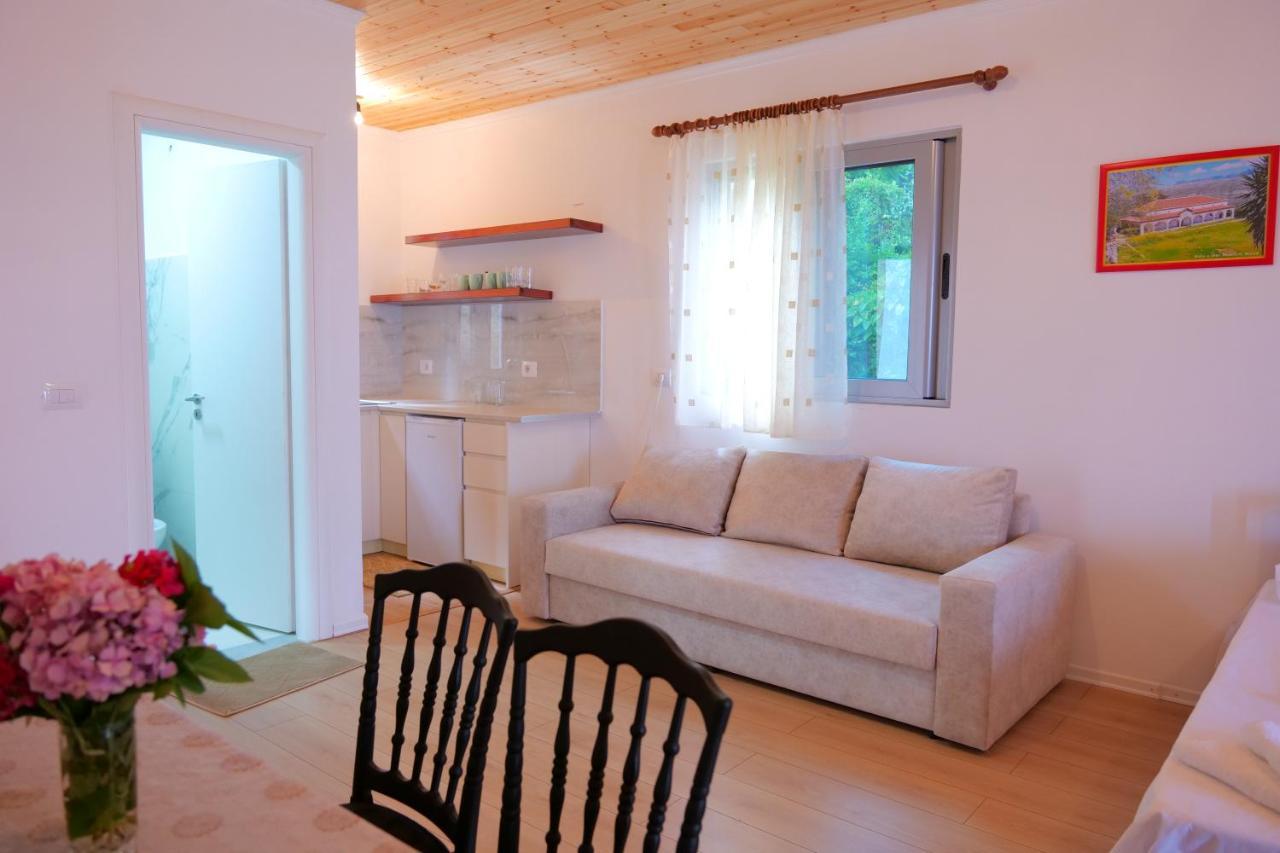 Guesthouse Panorama Nivice ซารานเดอ ภายนอก รูปภาพ