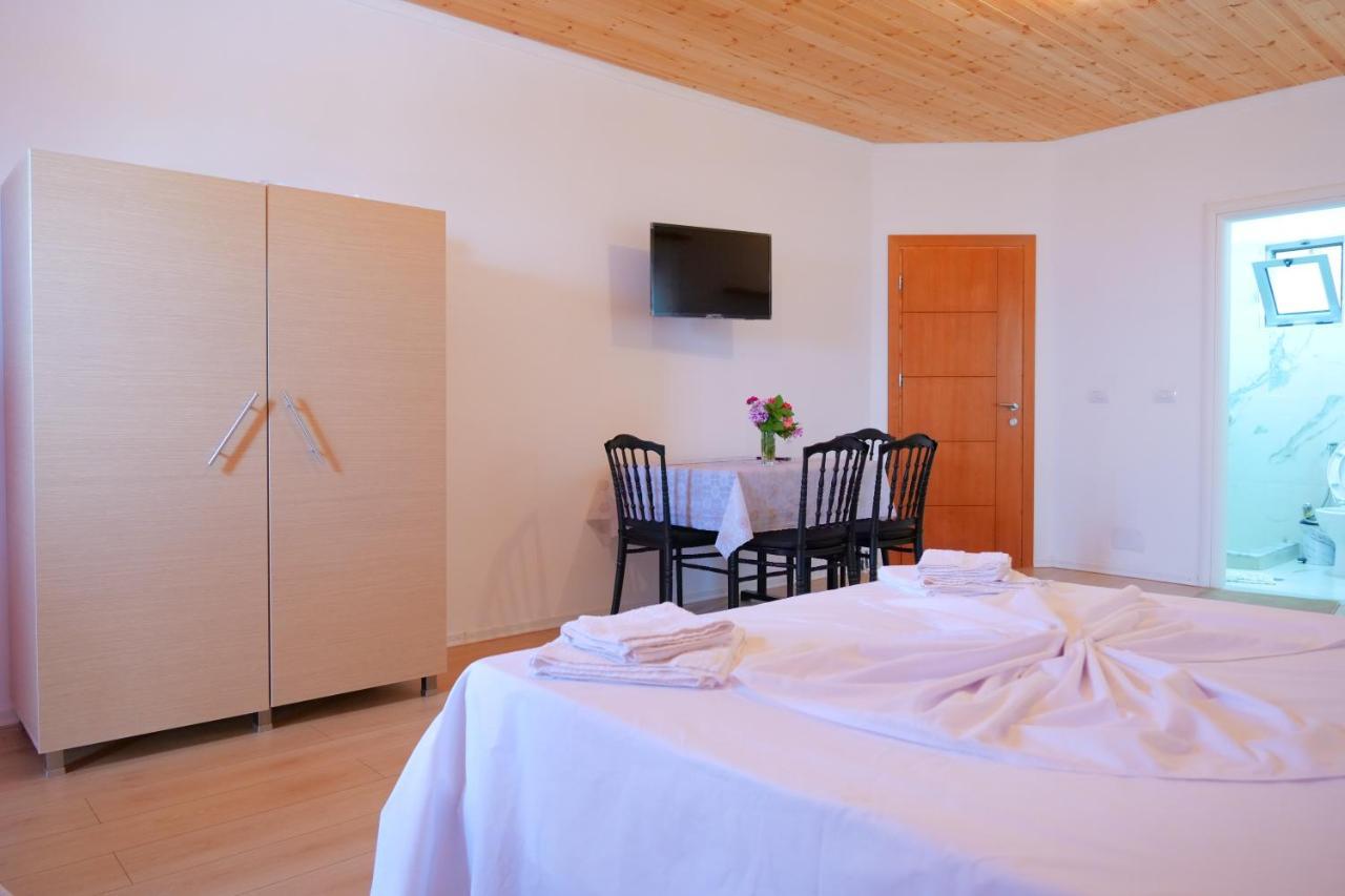 Guesthouse Panorama Nivice ซารานเดอ ภายนอก รูปภาพ